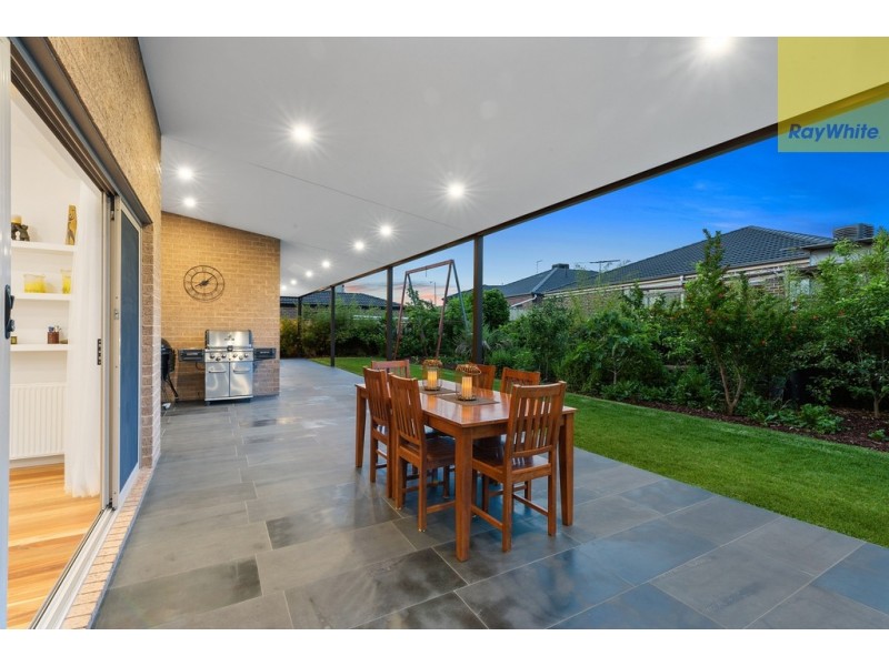 21 Illawarra Circuit, Taylors Hill VIC 3037