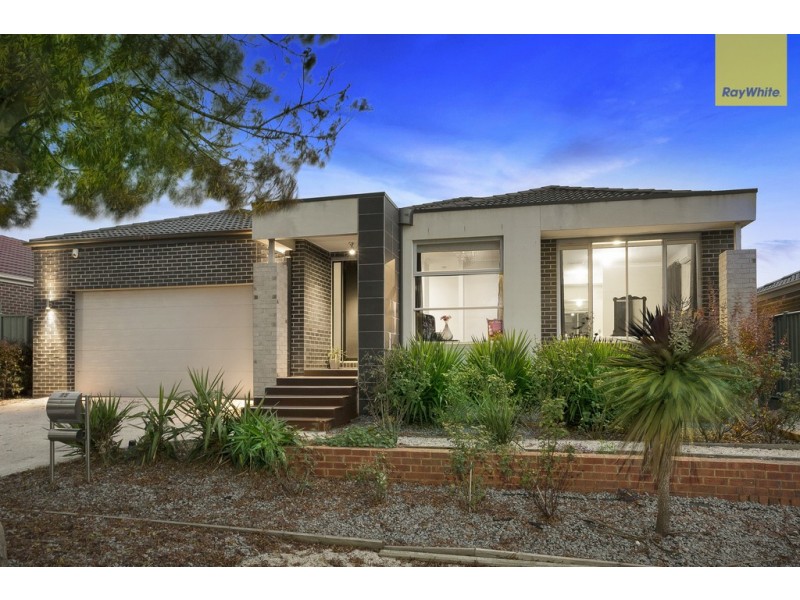 15 Dahlia Drive, Caroline Springs VIC 3023
