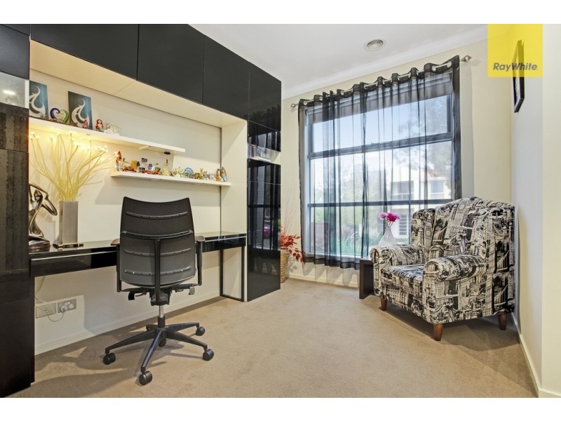 15 Dahlia Drive, Caroline Springs VIC 3023