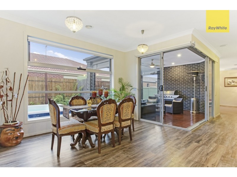 15 Dahlia Drive, Caroline Springs VIC 3023