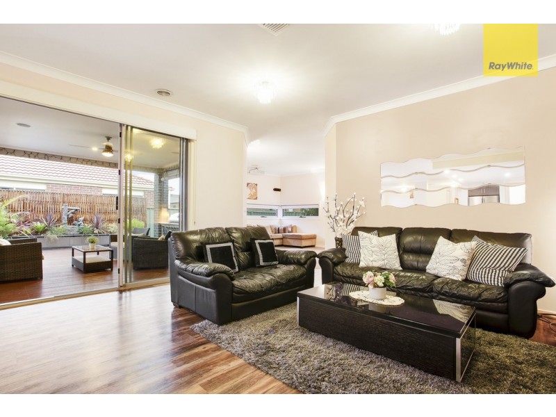 15 Dahlia Drive, Caroline Springs VIC 3023