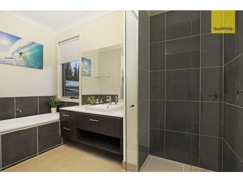 15 Dahlia Drive, Caroline Springs VIC 3023