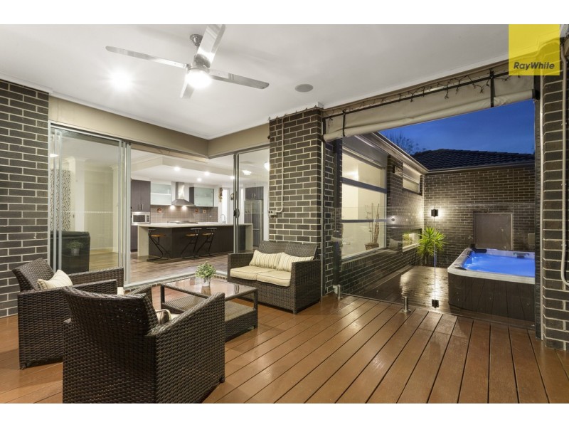 15 Dahlia Drive, Caroline Springs VIC 3023