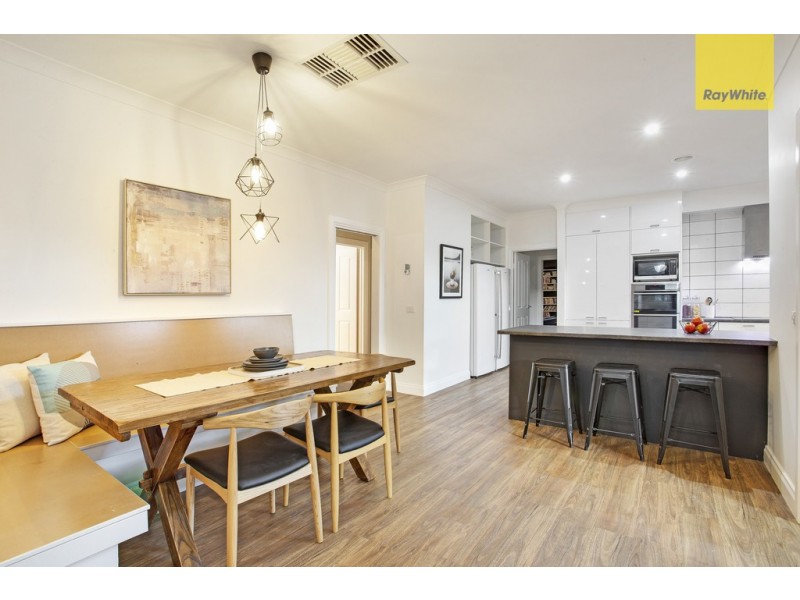 6 John Paul Drive, Hillside VIC 3037