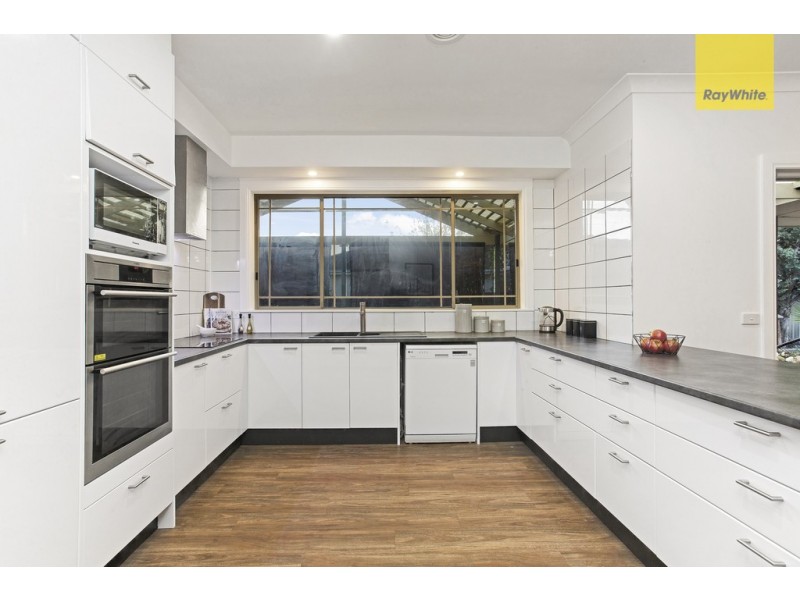 6 John Paul Drive, Hillside VIC 3037