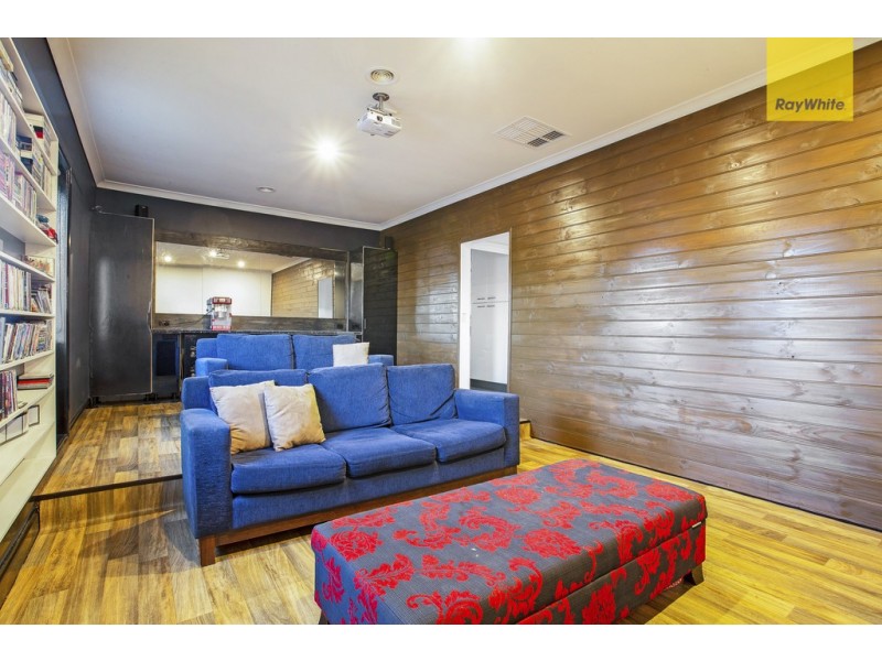 6 John Paul Drive, Hillside VIC 3037