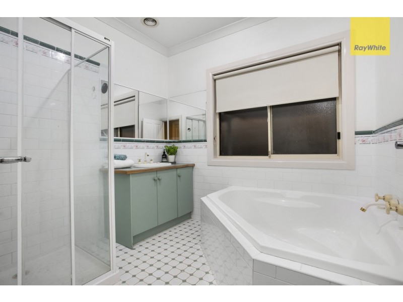 6 John Paul Drive, Hillside VIC 3037