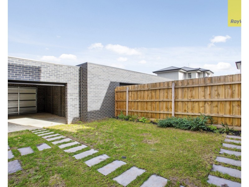 8 Armadale Place, Hillside VIC 3037