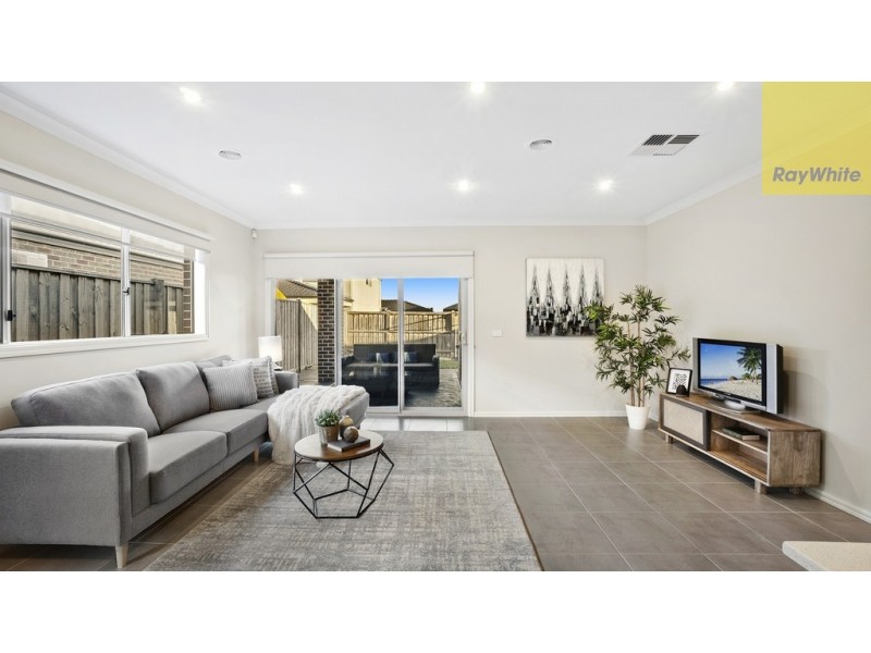 8 Dawkins Avenue, Plumpton VIC 3335