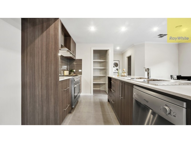 8 Dawkins Avenue, Plumpton VIC 3335