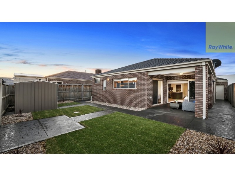 8 Dawkins Avenue, Plumpton VIC 3335