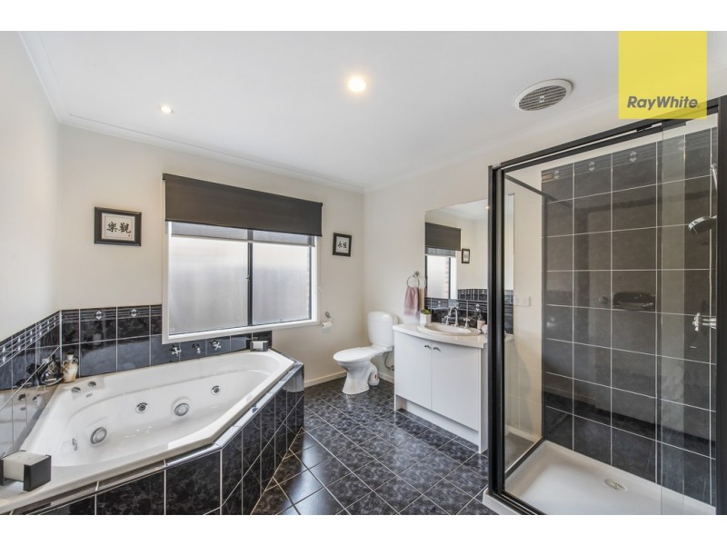 5 Paisley Court, Gowanbrae VIC 3043