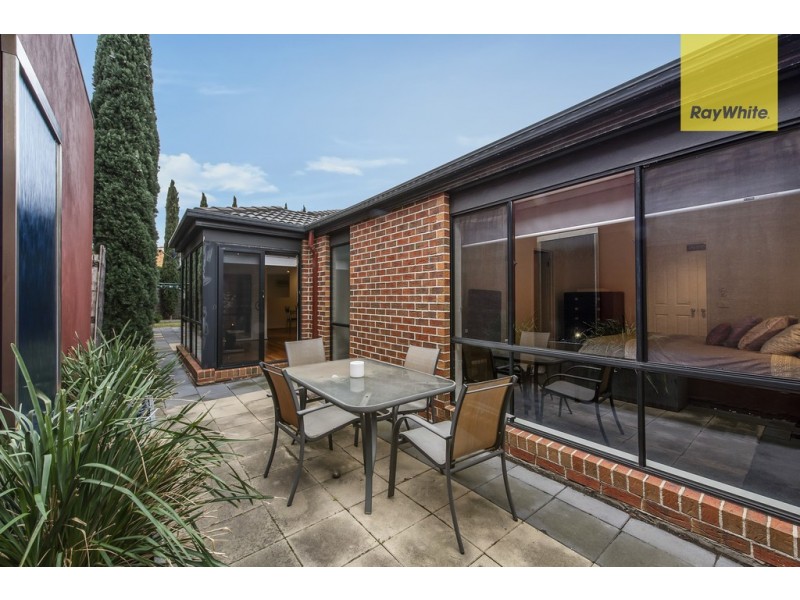 5 Paisley Court, Gowanbrae VIC 3043