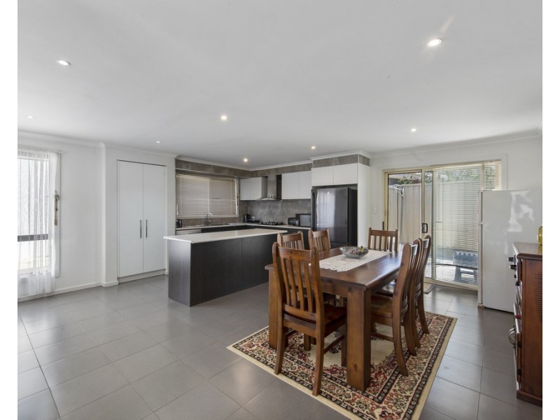 1/37 Carbine Way, Keilor Downs VIC 3038