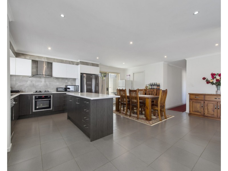 1/37 Carbine Way, Keilor Downs VIC 3038