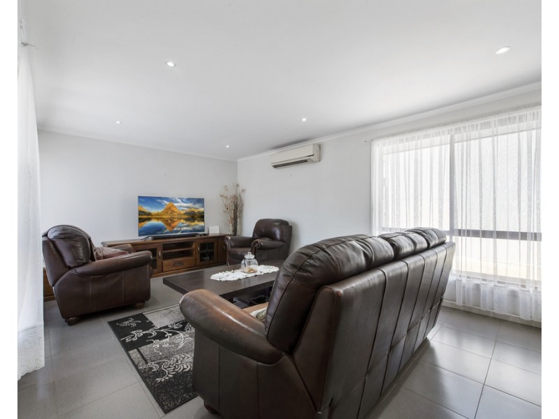 1/37 Carbine Way, Keilor Downs VIC 3038