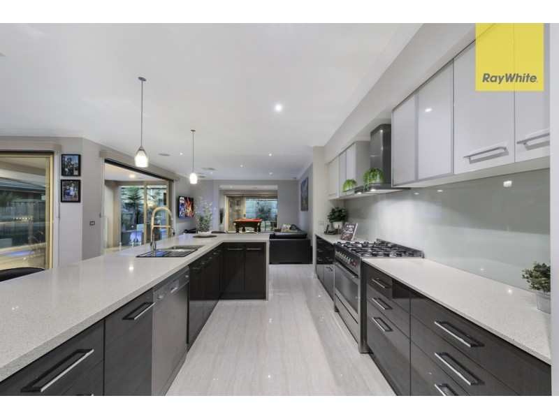 29 Coogee Drive, Taylors Hill VIC 3037