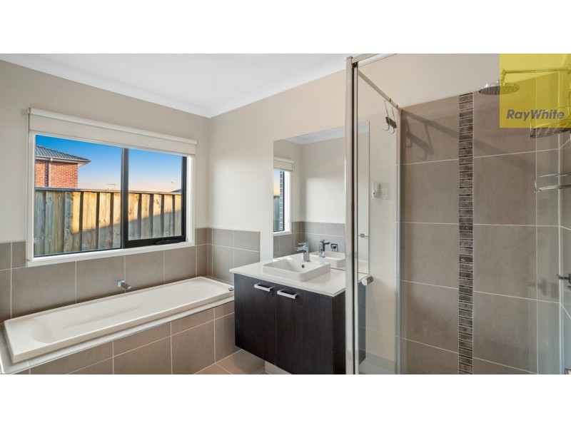 2 Hobart Way, Taylors Hill VIC 3037