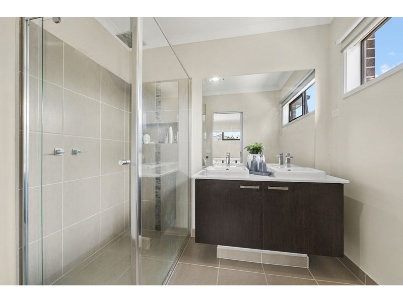 2 Hobart Way, Taylors Hill VIC 3037