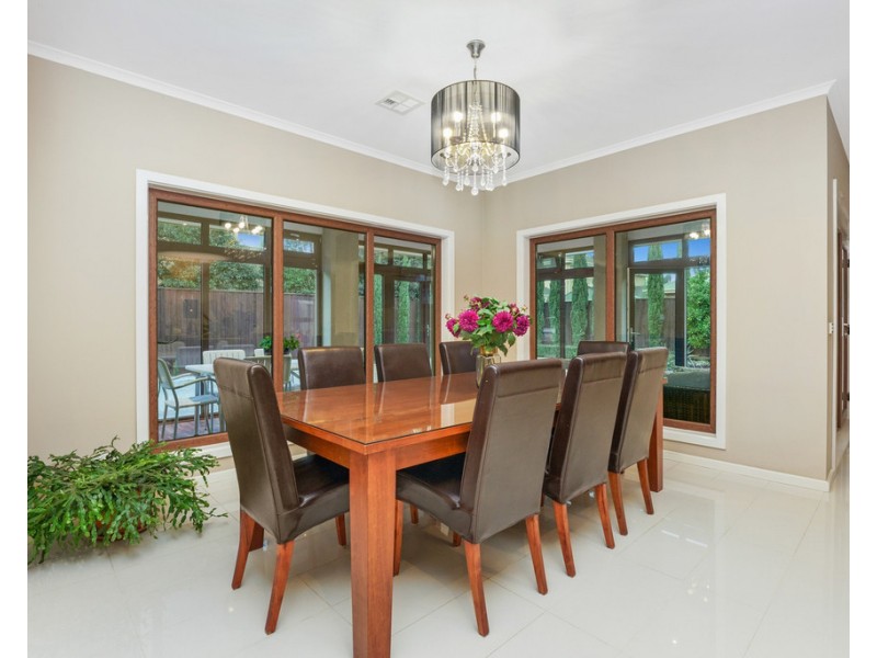 13 Bond Street, Taylors Hill VIC 3037