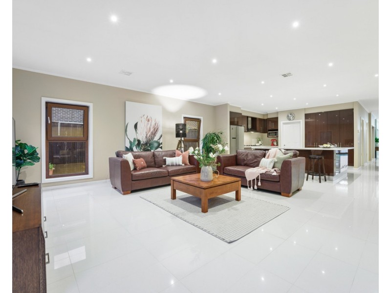 13 Bond Street, Taylors Hill VIC 3037