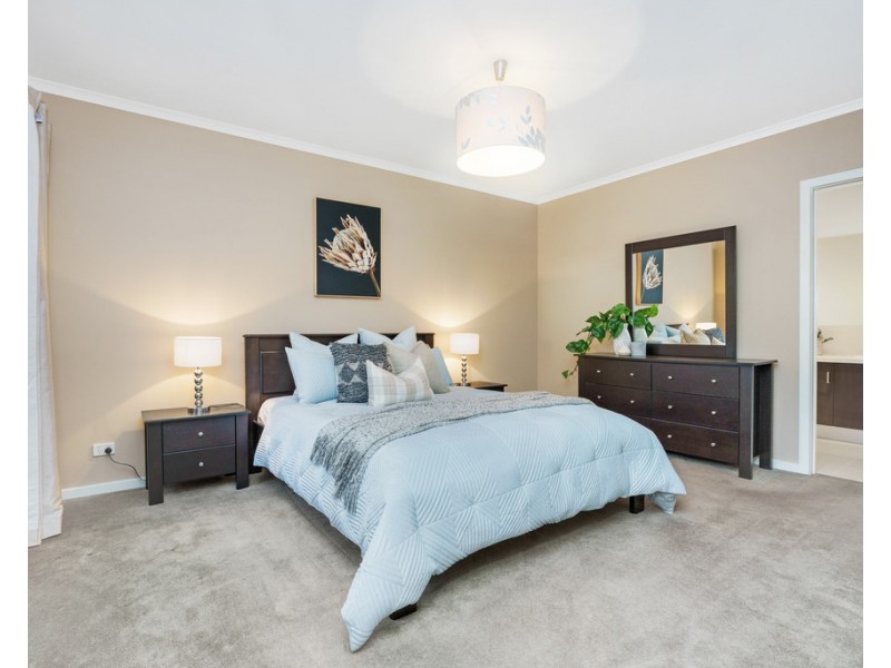 13 Bond Street, Taylors Hill VIC 3037