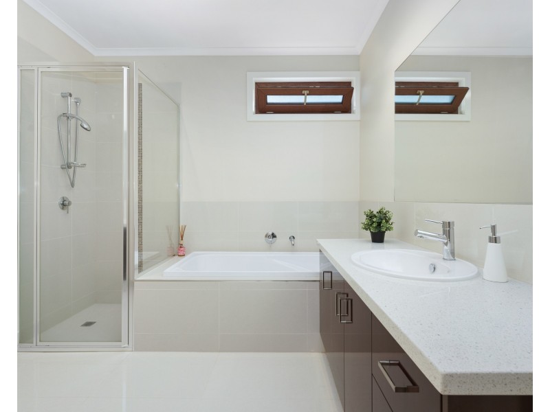 13 Bond Street, Taylors Hill VIC 3037