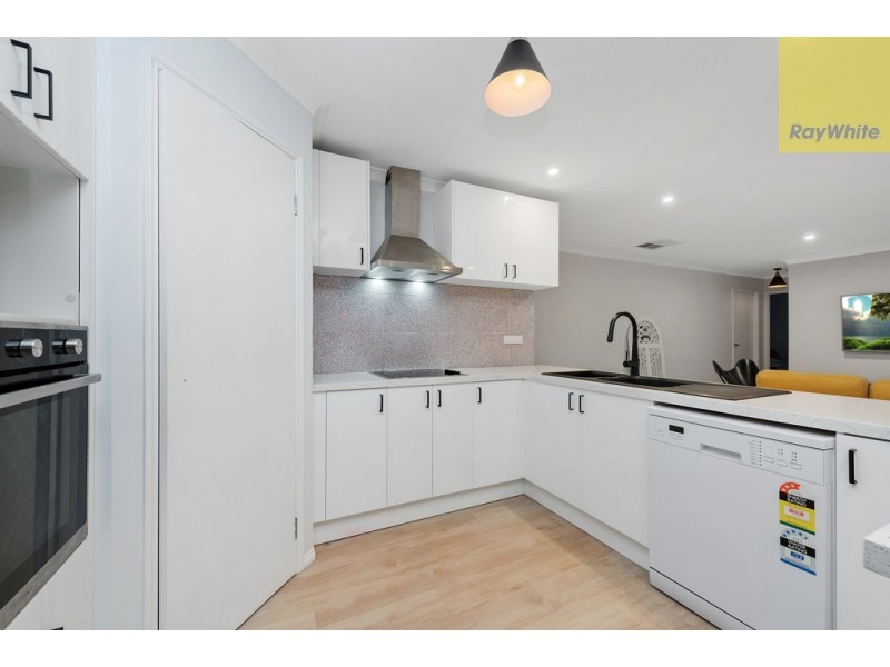 19 Johnston Way, Taylors Hill VIC 3037