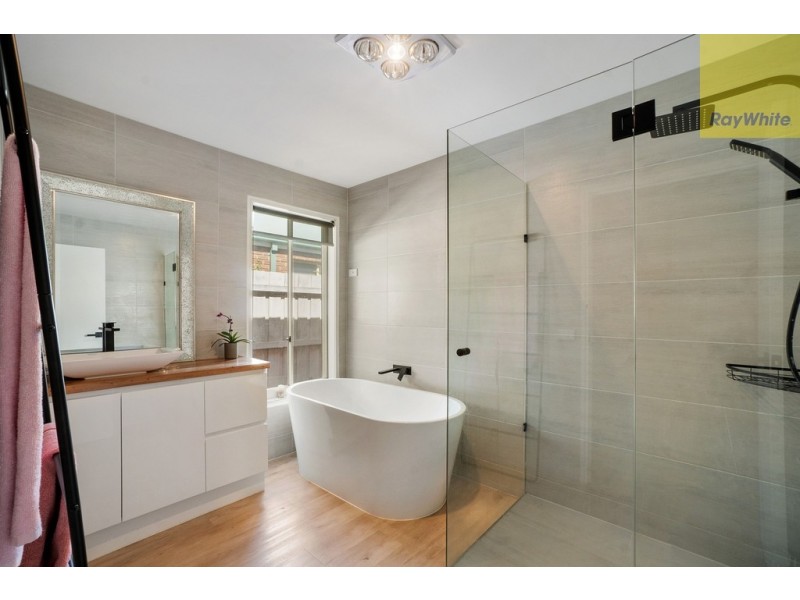 19 Johnston Way, Taylors Hill VIC 3037