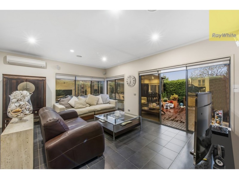 7 Mulwala Place, Taylors Hill VIC 3037