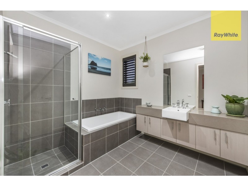 30 Ultimo Walk, Taylors Hill VIC 3037