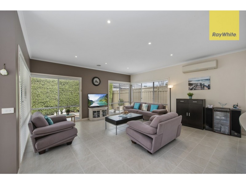 4 Kings Domain, Caroline Springs VIC 3023