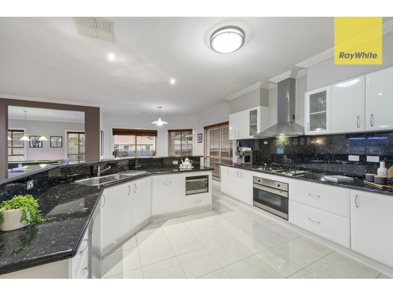 2 Tambo Crescent, Taylors Hill VIC 3037