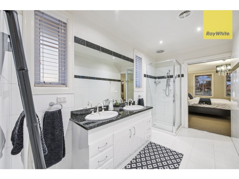 2 Tambo Crescent, Taylors Hill VIC 3037