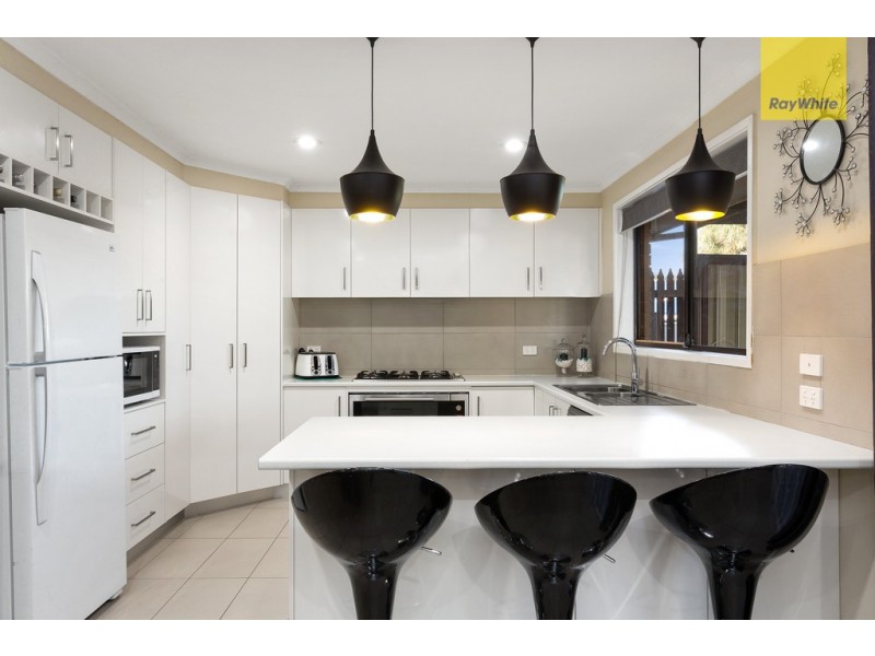 8 Kingfisher Court, Kings Park VIC 3021