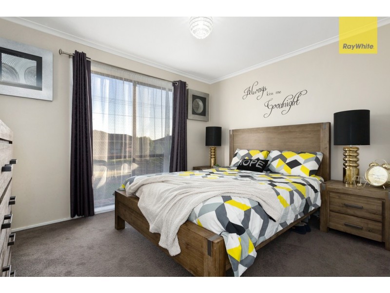 8 Kingfisher Court, Kings Park VIC 3021