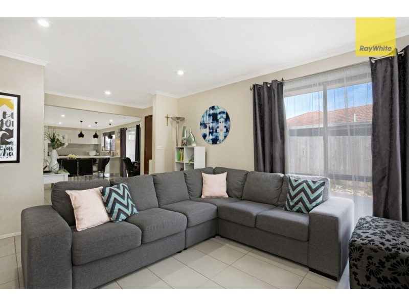 8 Kingfisher Court, Kings Park VIC 3021