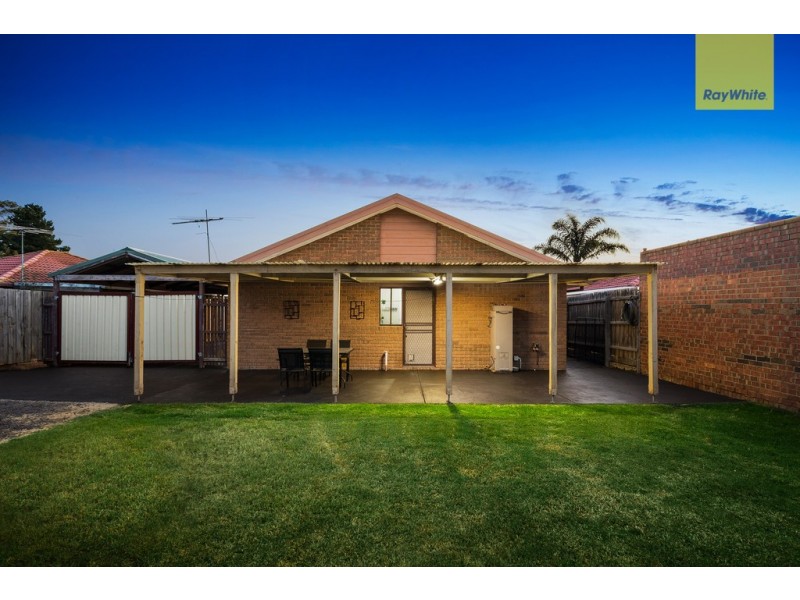 8 Kingfisher Court, Kings Park VIC 3021