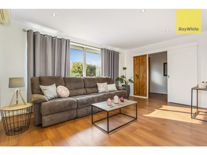 6 Barrington Crescent, Gladstone Park VIC 3043