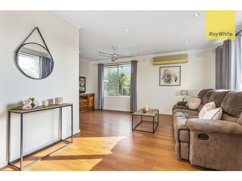 6 Barrington Crescent, Gladstone Park VIC 3043