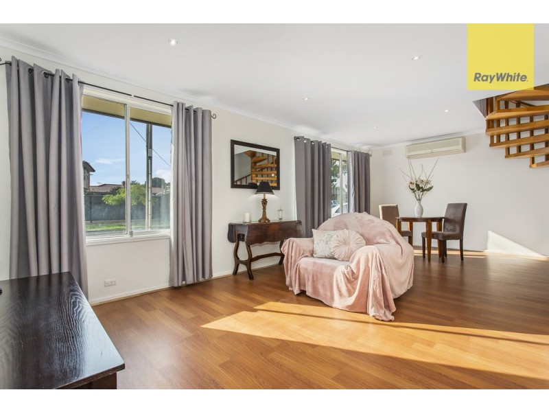 6 Barrington Crescent, Gladstone Park VIC 3043