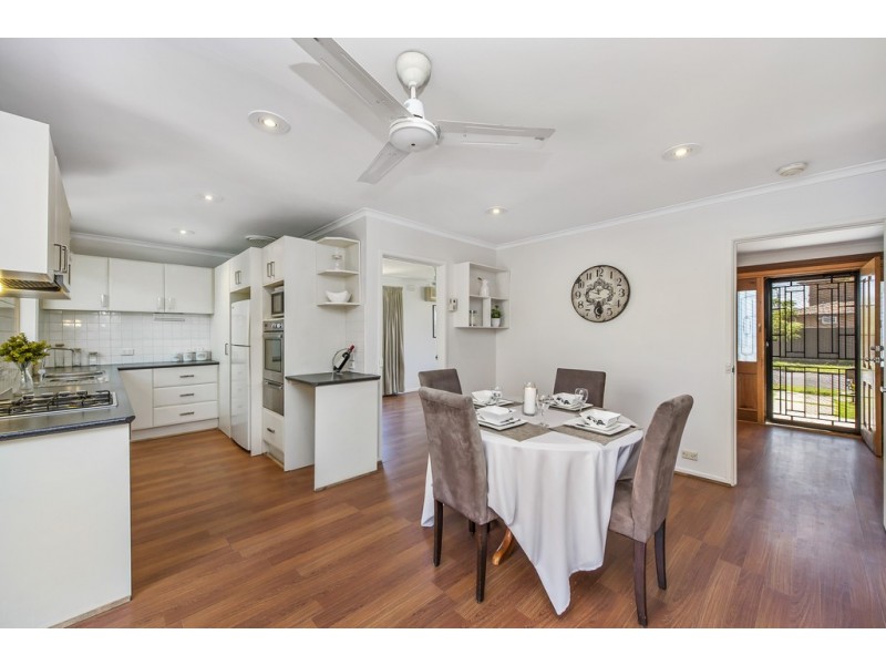 6 Barrington Crescent, Gladstone Park VIC 3043