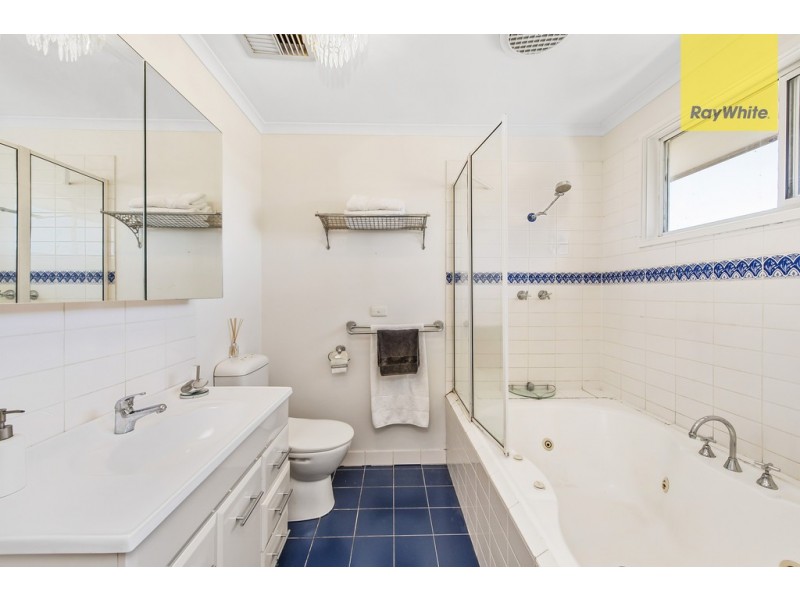 6 Barrington Crescent, Gladstone Park VIC 3043