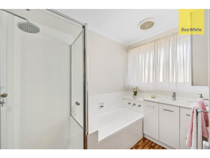 6 Barrington Crescent, Gladstone Park VIC 3043