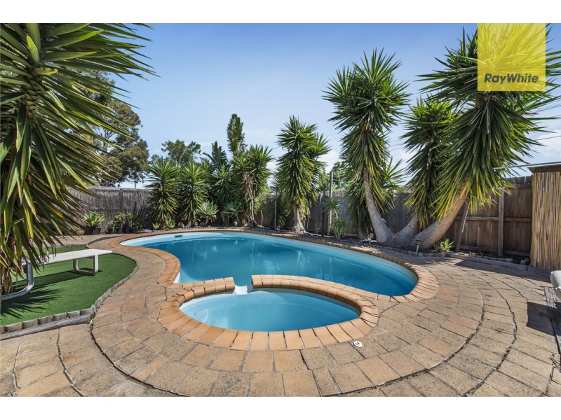 6 Barrington Crescent, Gladstone Park VIC 3043