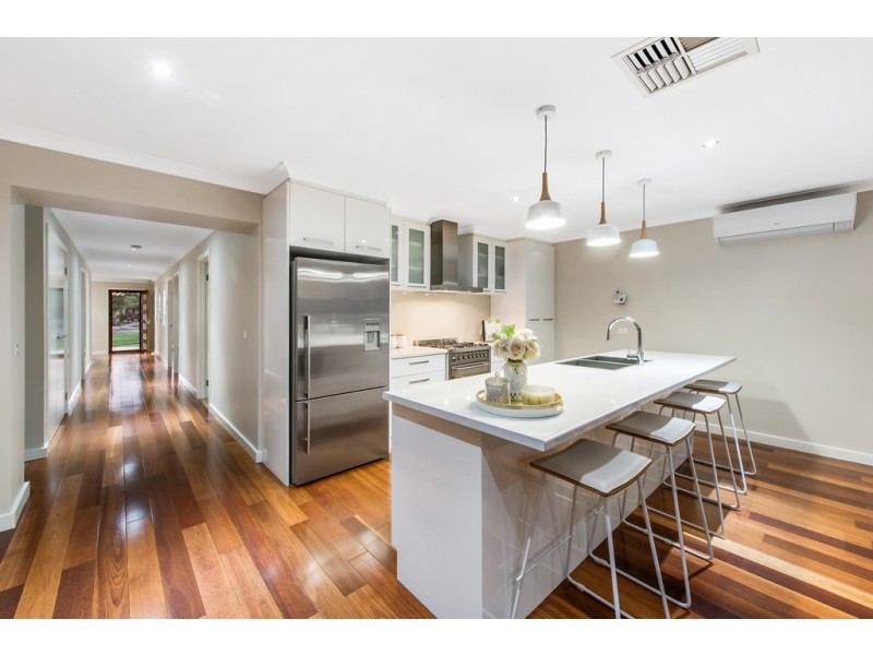 3 Weigall Close, Caroline Springs VIC 3023