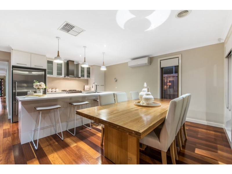 3 Weigall Close, Caroline Springs VIC 3023