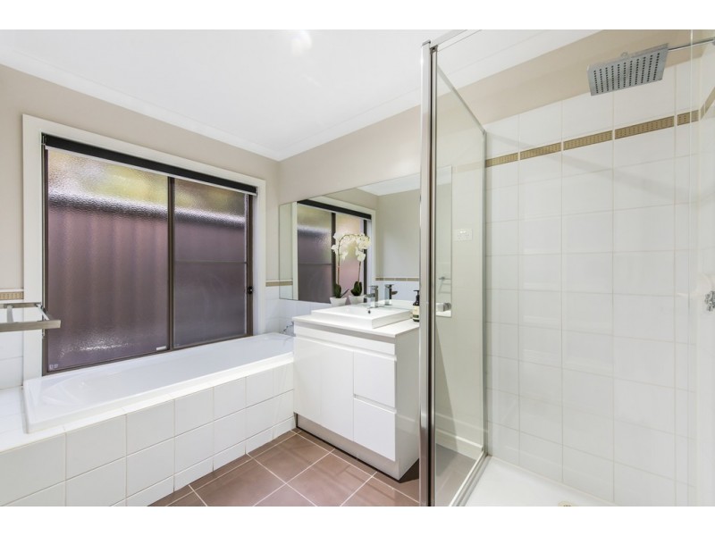 3 Weigall Close, Caroline Springs VIC 3023