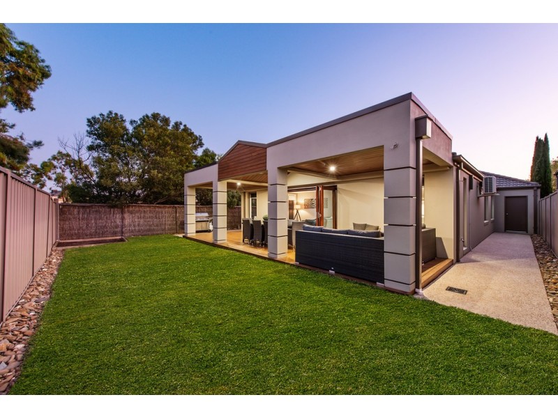 3 Weigall Close, Caroline Springs VIC 3023