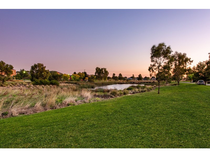 3 Weigall Close, Caroline Springs VIC 3023